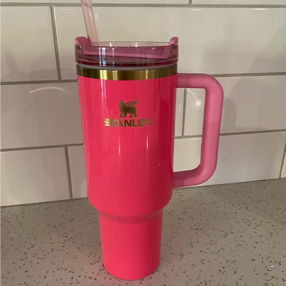 40oz Korean Pink Parade Stanley - Picture 1 of 5